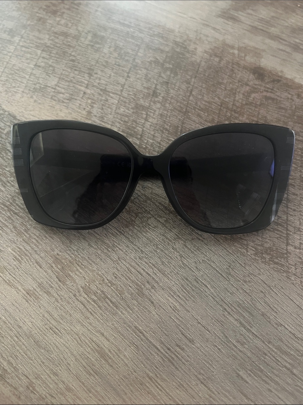 Women’s Burberry Sunglasses (no case)